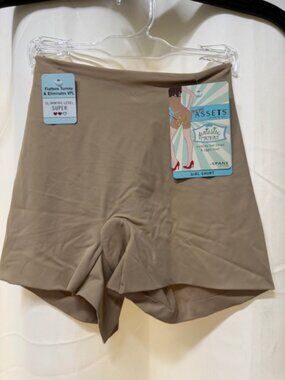 Spanx Love Your Assets Girl Short - Nude